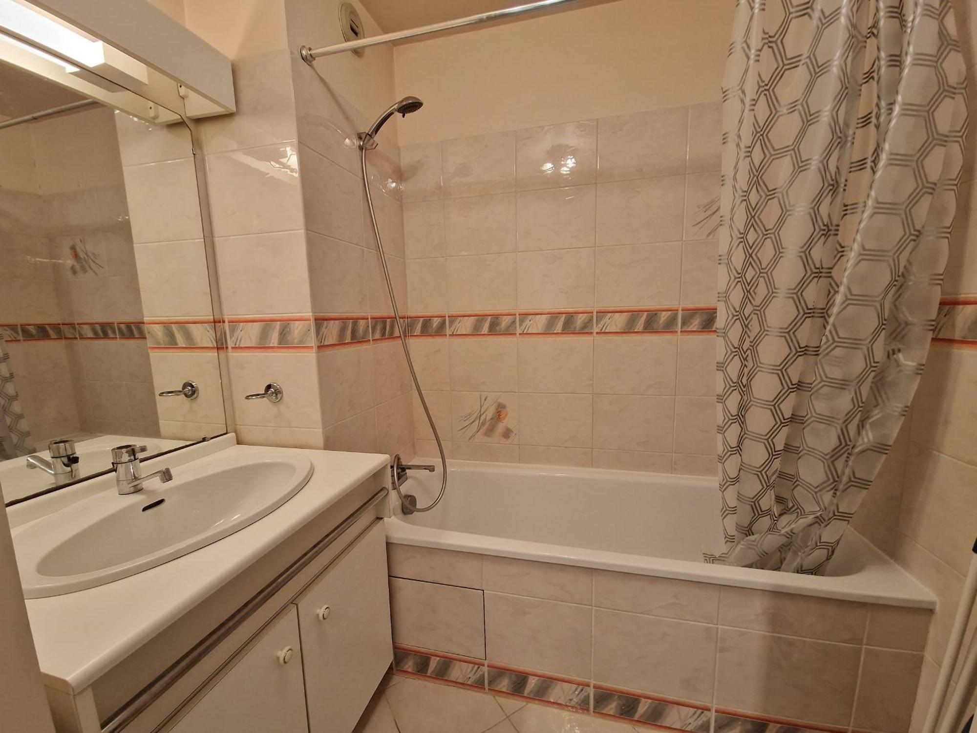 Appartement Avec Piscine, Tennis & Balcon, Centre-Ville Chatelaillon-Plage, 6 Pers, 2 Ch - Fr-1-706-17 Luaran gambar