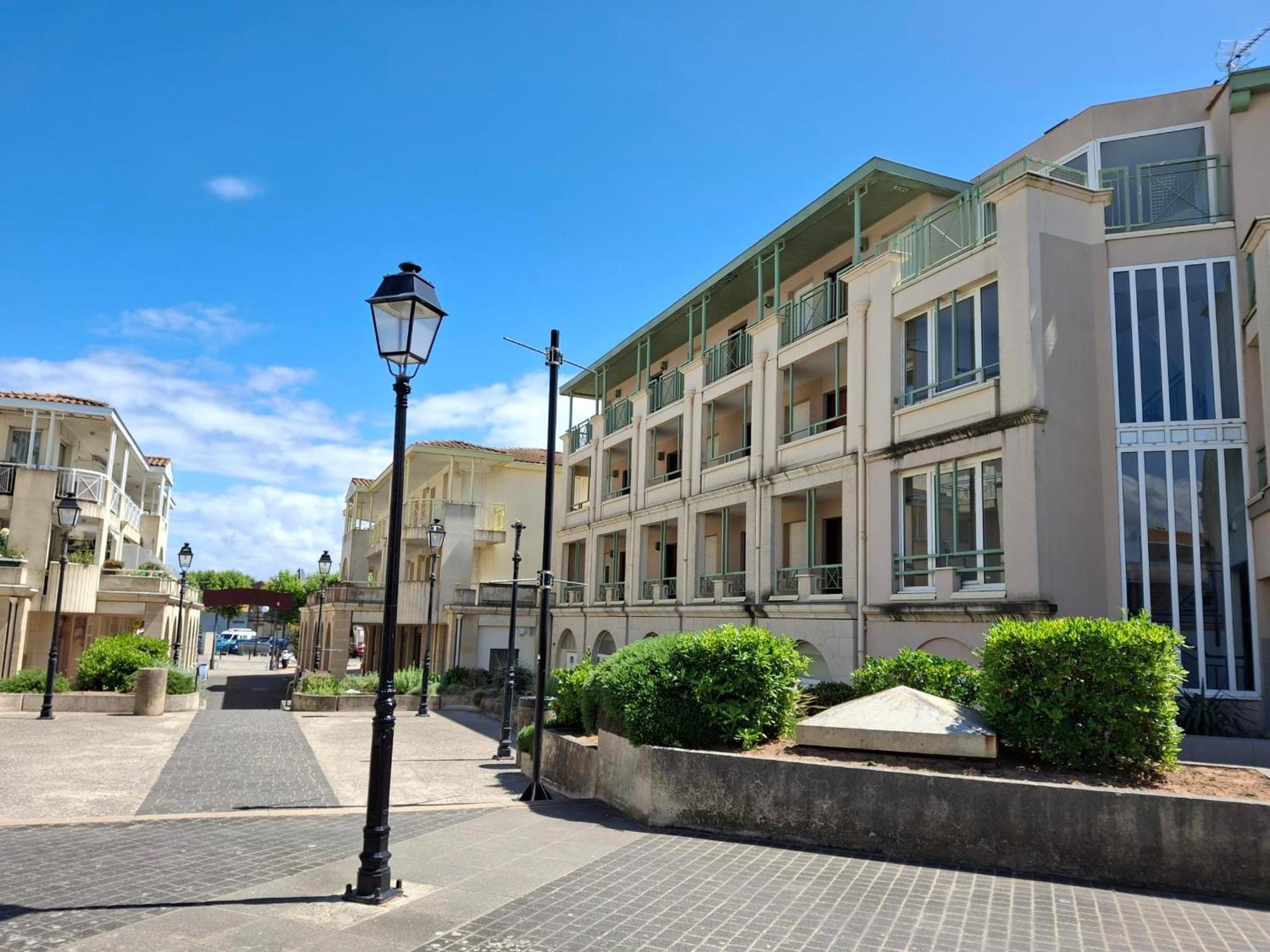 Appartement Avec Piscine, Tennis & Balcon, Centre-Ville Chatelaillon-Plage, 6 Pers, 2 Ch - Fr-1-706-17 Luaran gambar